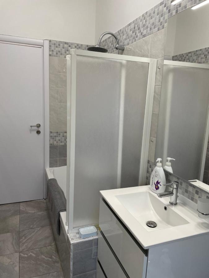 Casa Iris Lejlighed Rozzano Eksteriør billede